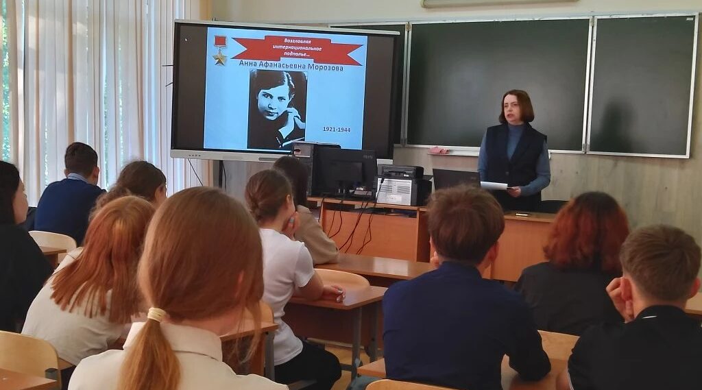 Брянским школьникам рассказали о женщинах Победы
