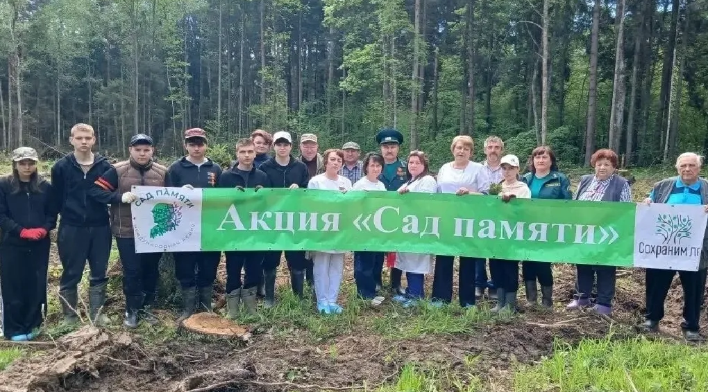 «Сад памяти» посадили медики Унечи вместе с лесниками