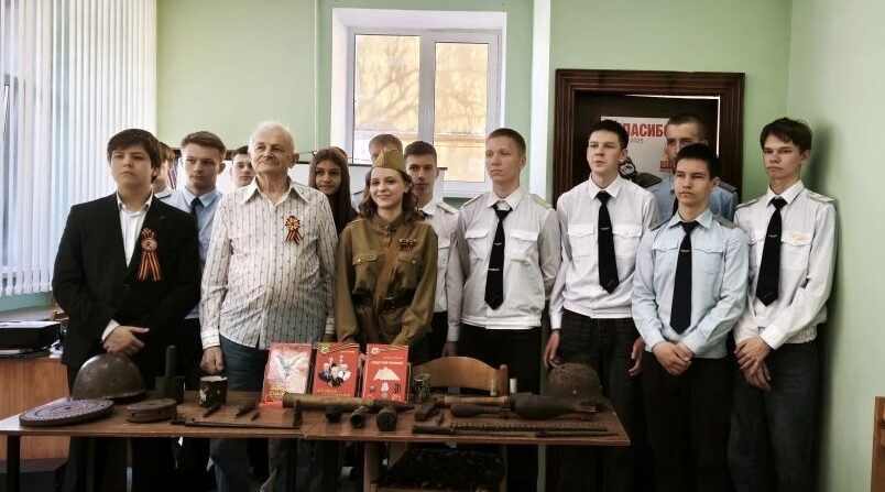 Урок мужества для школьников и студентов Брянска провели в детской библиотеке