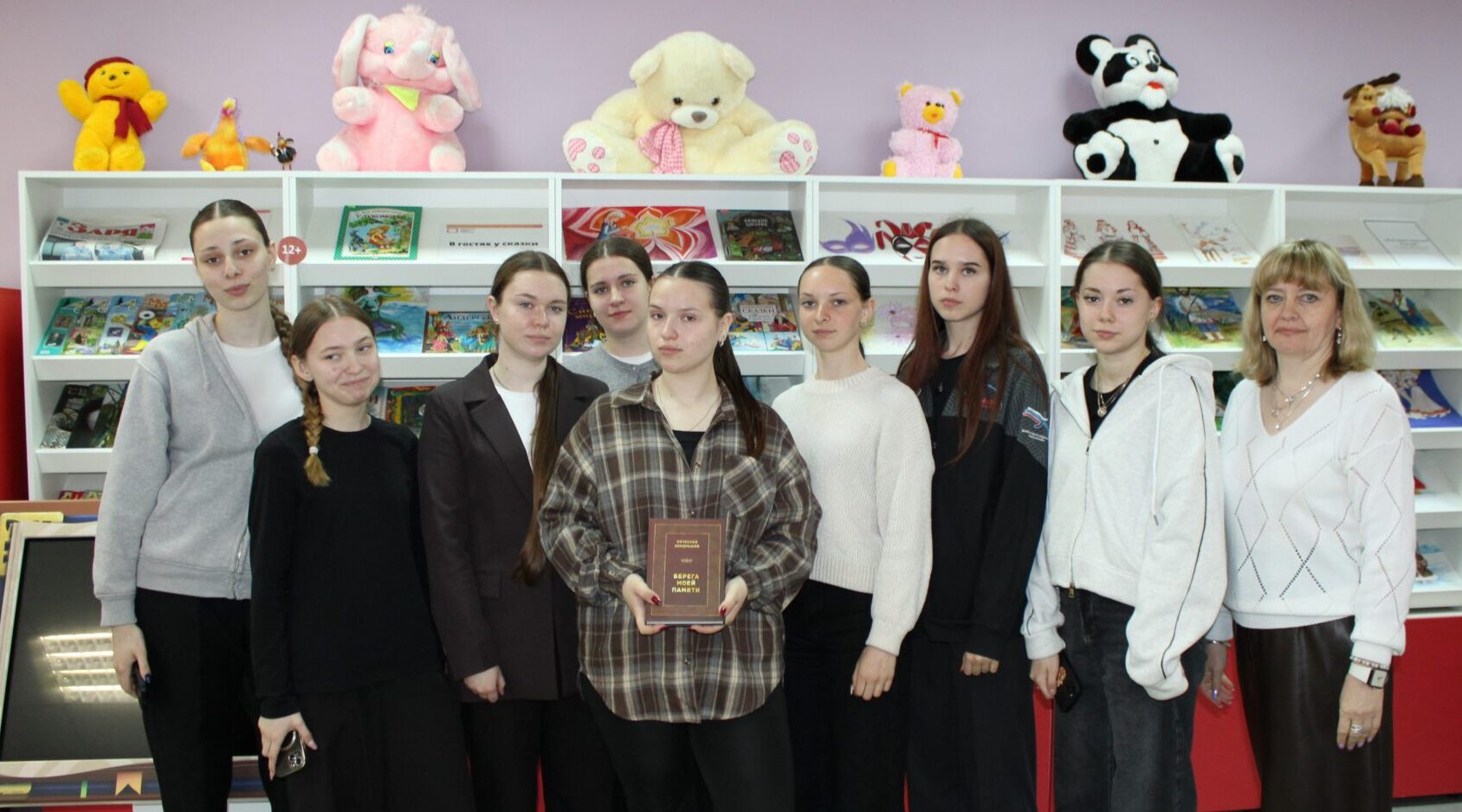 В Карачеве библиотекари провели для школьников час мужества «Один день на войне»