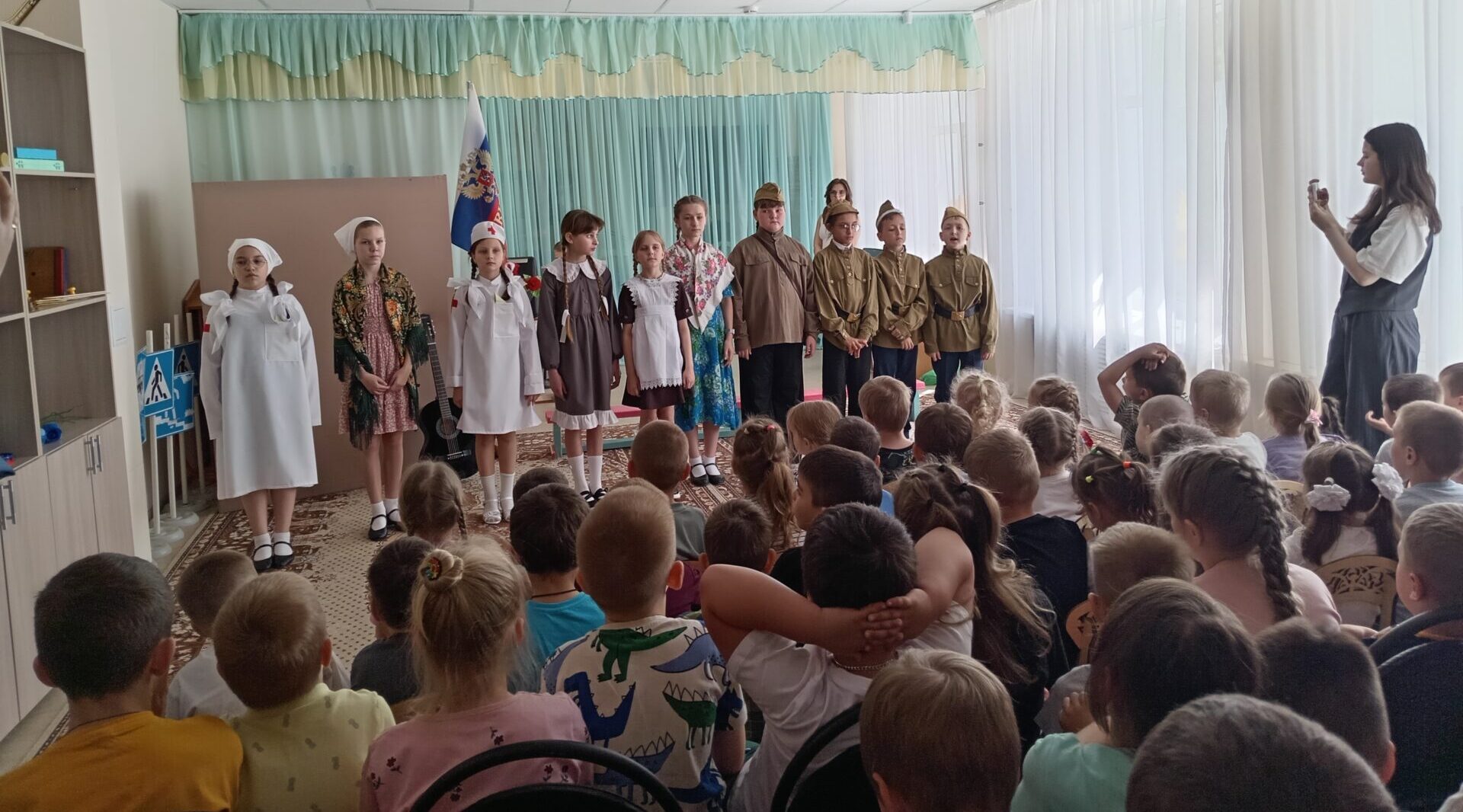 Школьники Жуковки подготовили для детсадовцев постановку «Вспоминая 1941-«