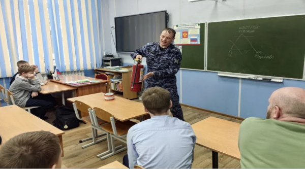 Росгвардейцы провели урок безопасности для брянских школьников