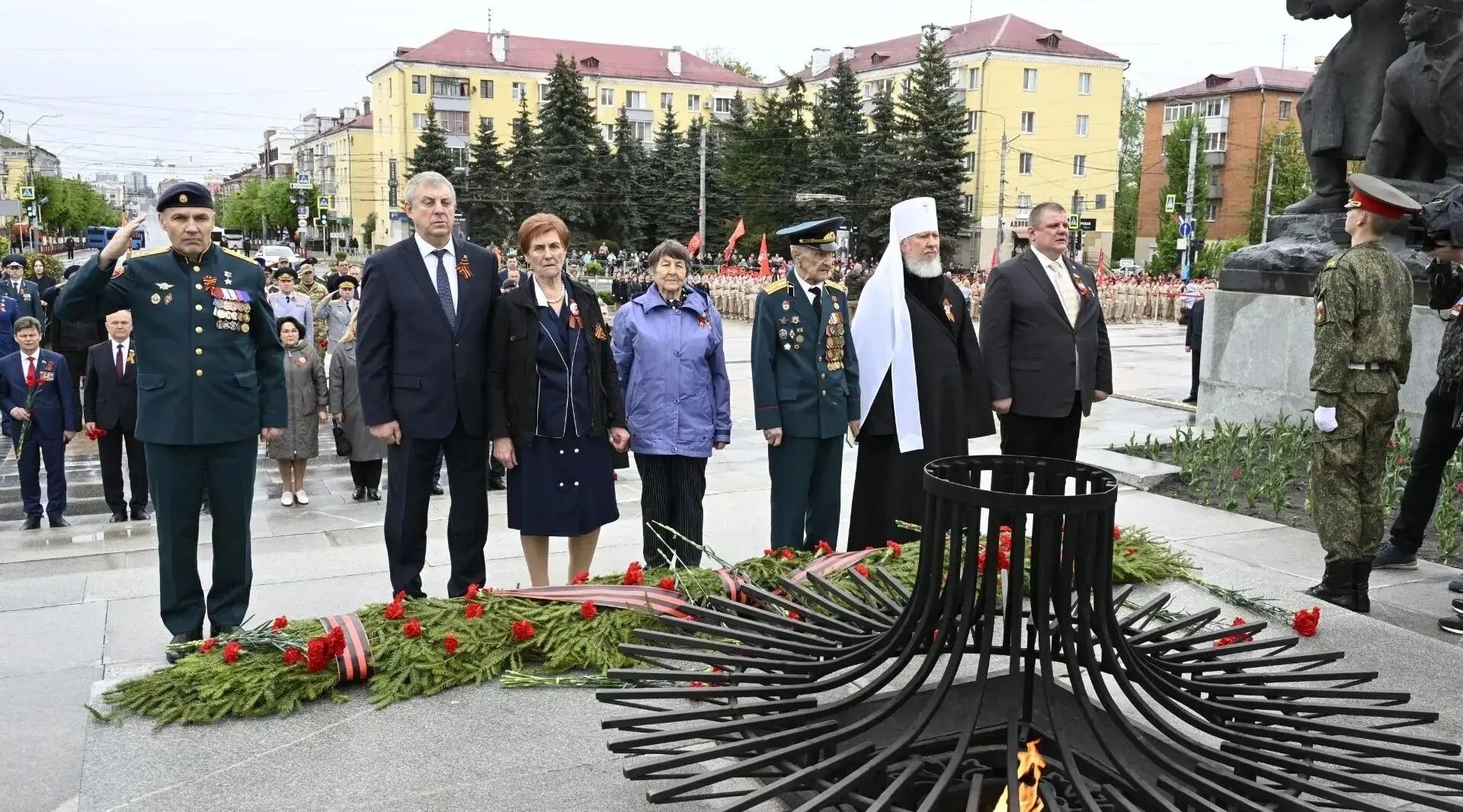 На священной для брянцев Площади Партизан проходят мероприятия, посвящённые Дню Победы