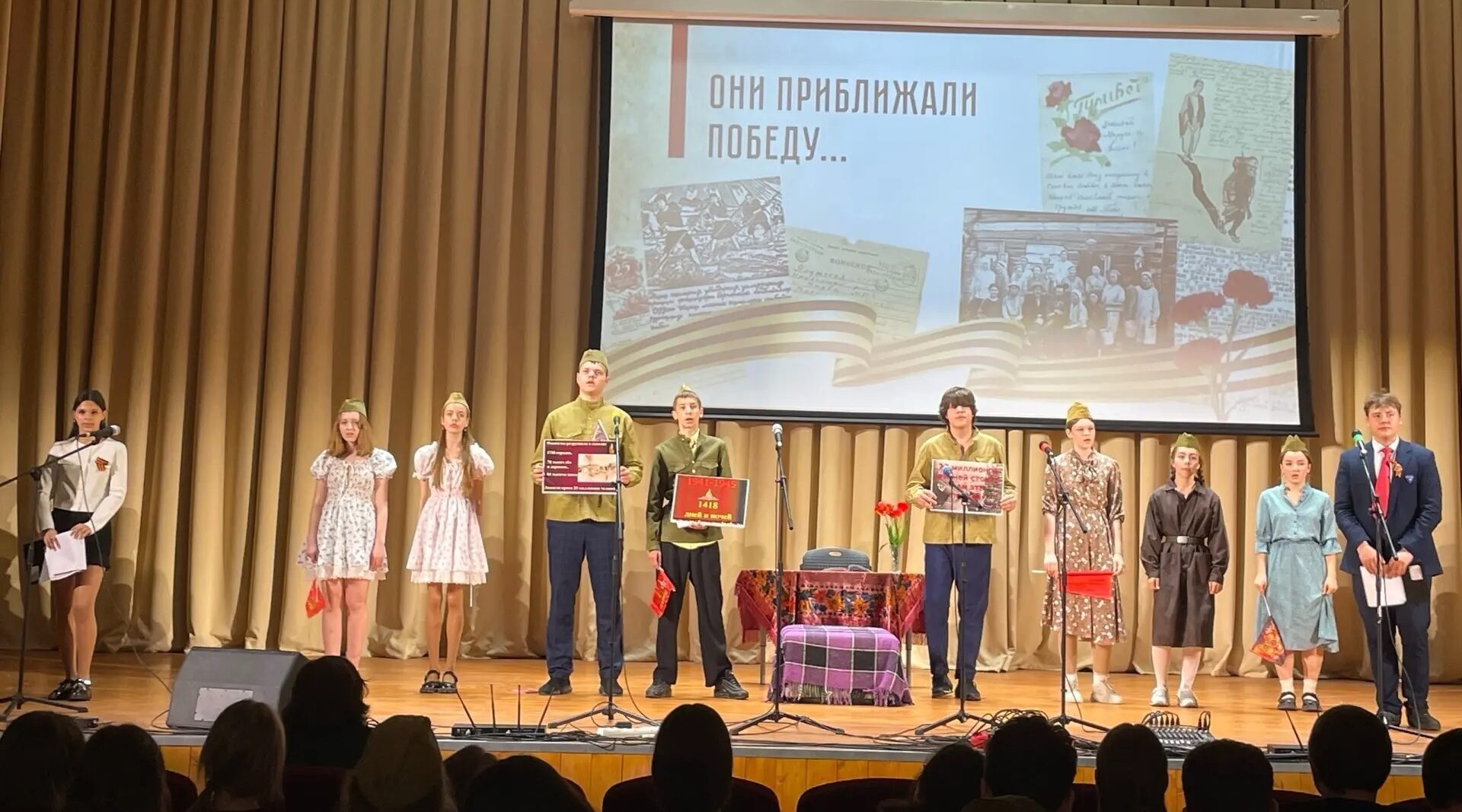 В брянском Центре образования «Перспектива» состоялся конкурс «Венок славы»