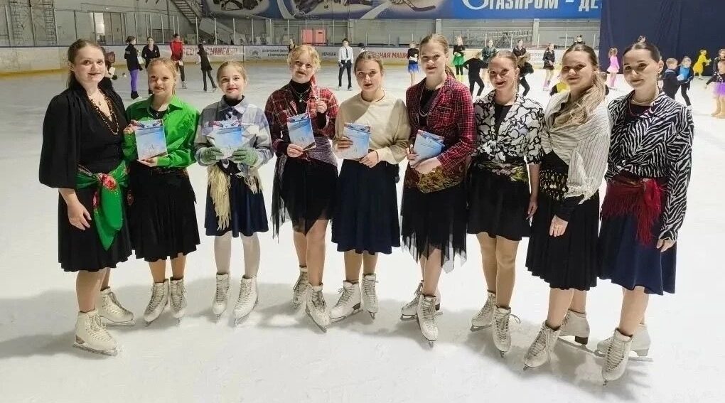 В Брянске состоялся праздник фигурного катания «Яркие краски холодного льда»