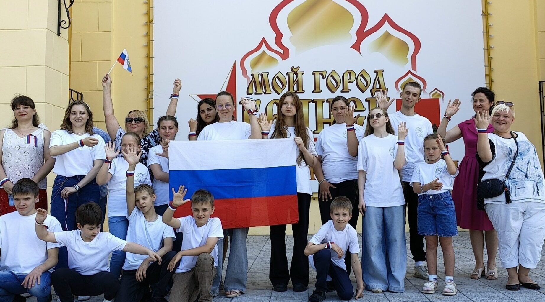 Детская библиотека подарила землякам концерт на День России