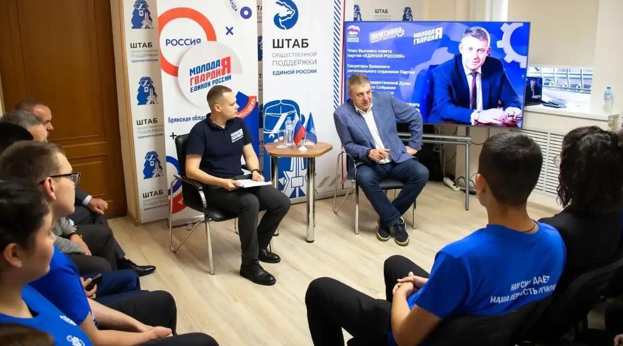 Александр Богомаз встретился с участниками  проекта «ПолитЗавод»