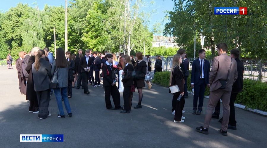 Брянские выпускники пишут обязательный ЕГЭ по математике