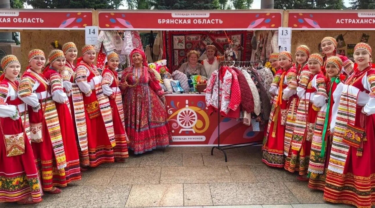 Брянский фольклорный ансамбль «Зарянка» выступит на фестивале «Русское поле»
