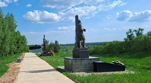 В Севске благоустроили мемориальный комплекс «Холм Славы»