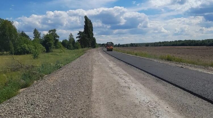 В Брянской области ремонтируют участок автодороги Новозыбков — Халеевичи — Старая Рудня