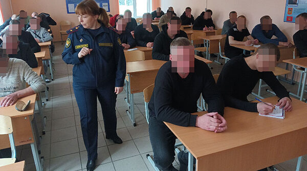 Психологи суражской колонии-поселения № 3 провели занятие с осужденными