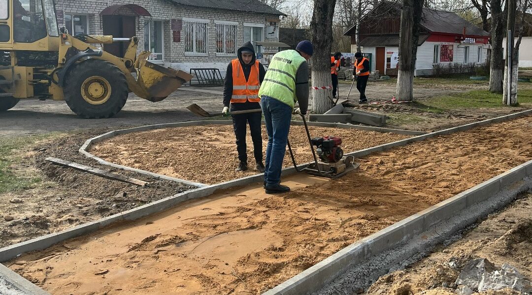 В посёлке Сеща благоустраивают пешеходную зону