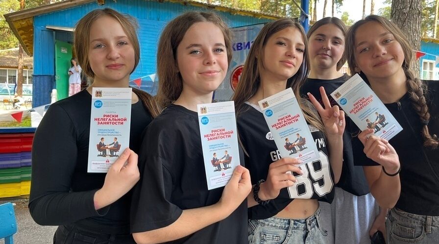 Брянские школьники принимают участие в профильной смене «Трудовой десант Брянщины»