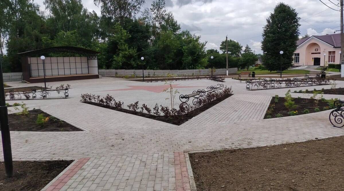 В брянских Выгоничах завершён очередной этап реконструкции Аллеи Славы