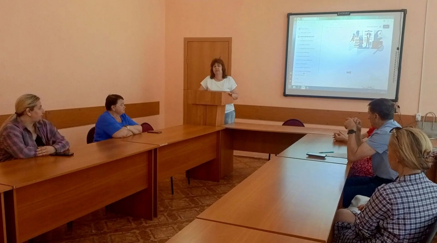 В Брасовском районе прошёл круглый стол «Практики и стажировки на ЕЦП «Работа в России»