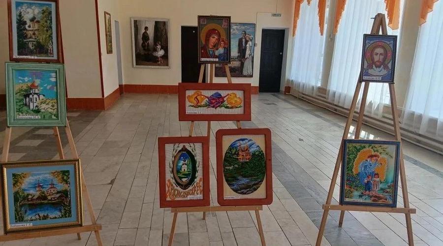 В Суземке на Брянщине открылась выставка декоративно-прикладного искусства