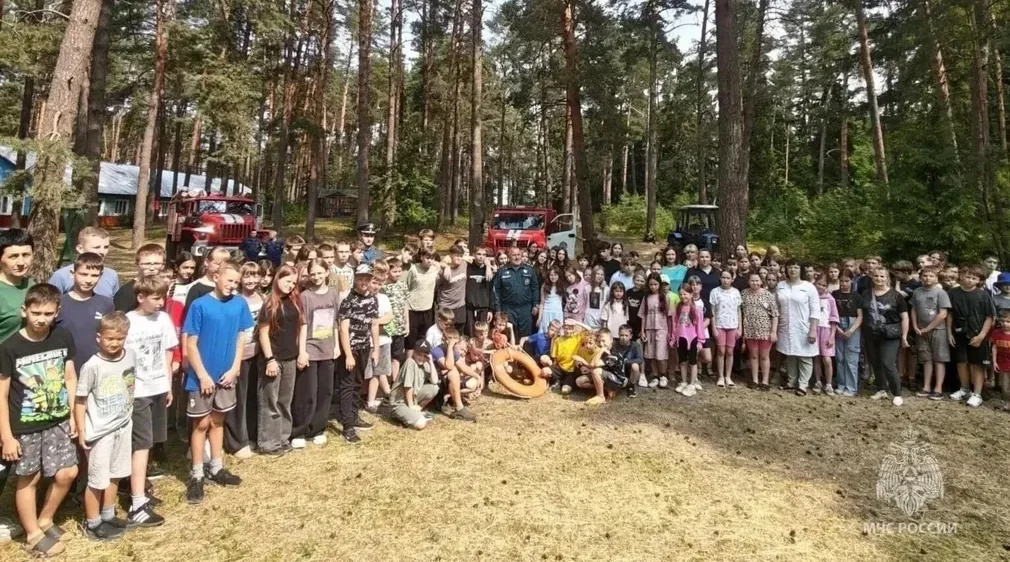 Сотрудники брянского МЧС провели День безопасности для детей