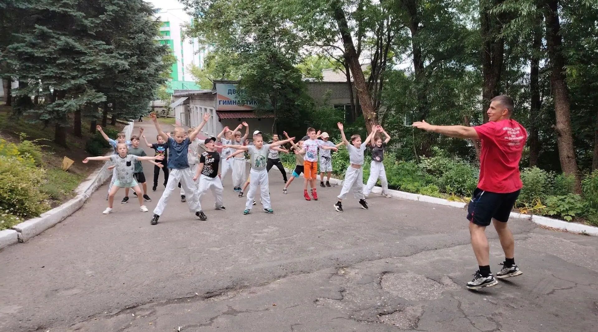 В Брянске «Час здоровья» объединил юных спортсменов на свежем воздухе