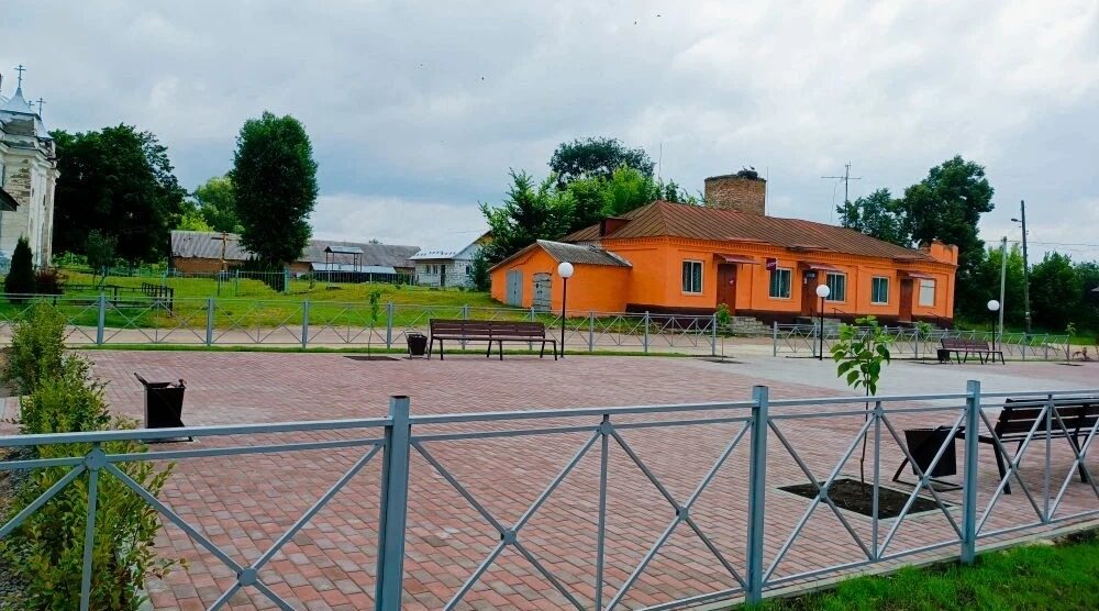 В селе Великая Топаль  благоустроили площадь «Связь поколений»
