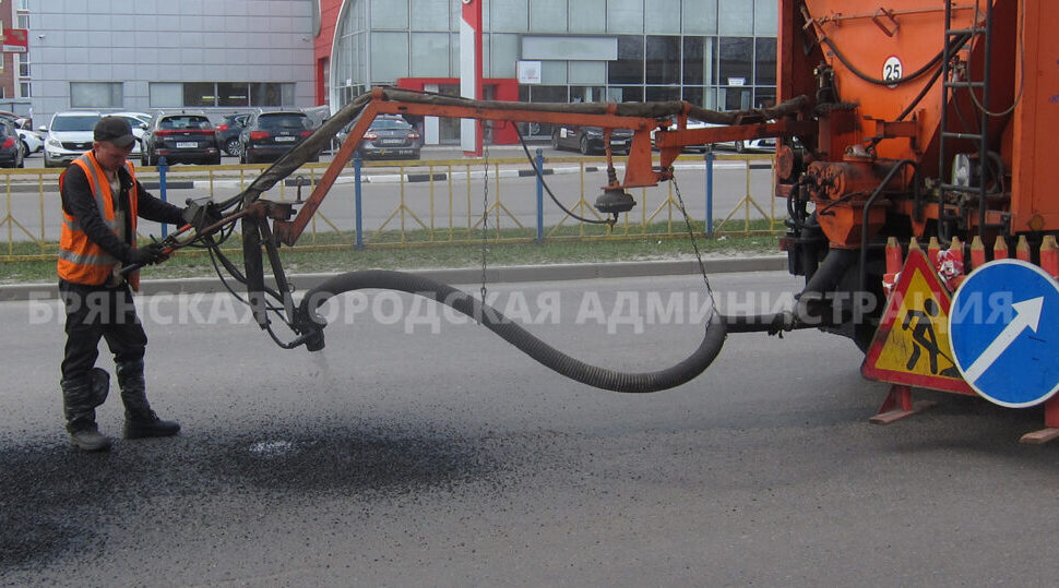 В Брянске отремонтировано около 20 тысяч квадратных метров дорог