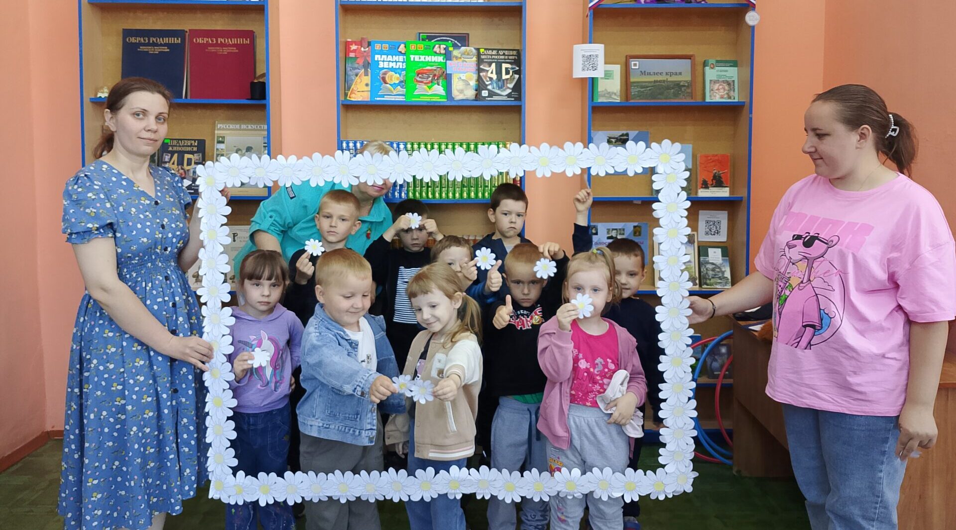 Библиотекари Брянска посвятили Дню семьи, любви и верности литературную композицию