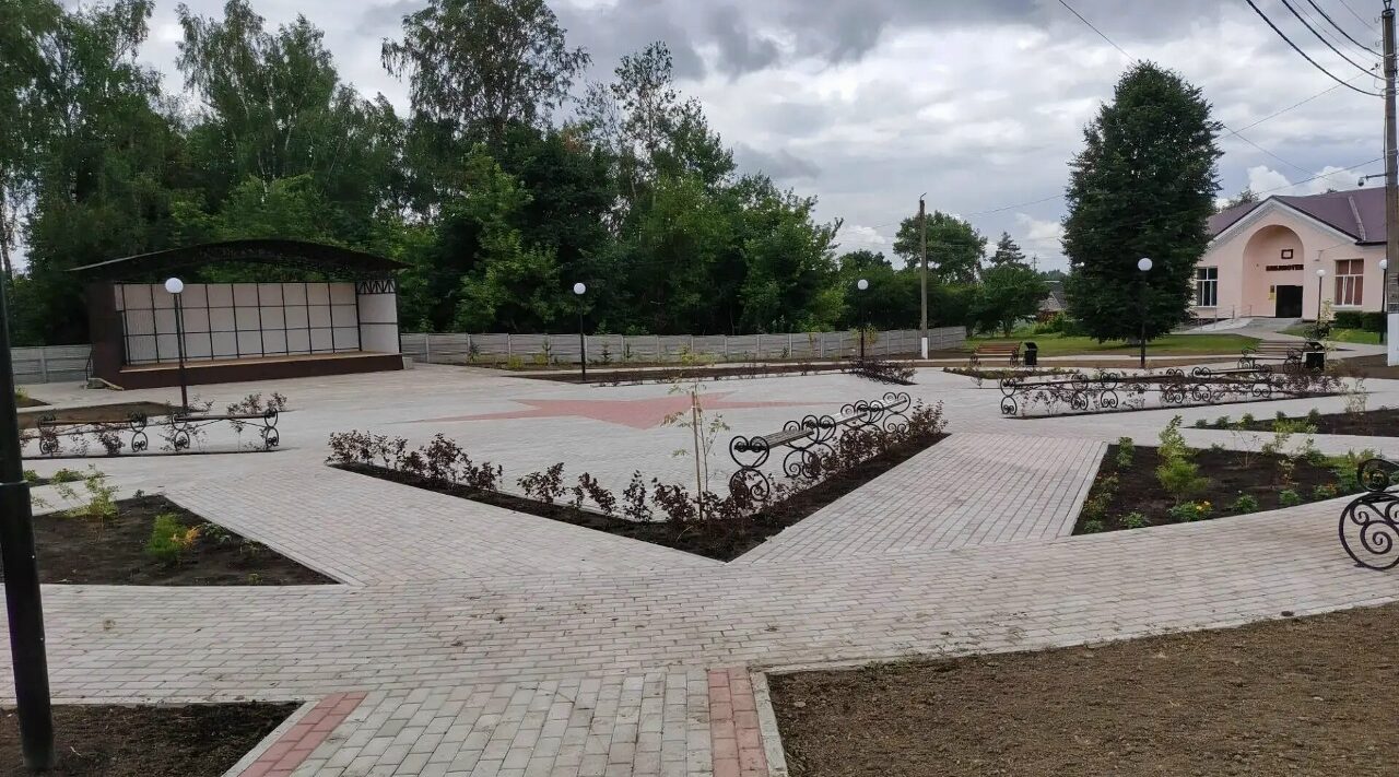 В посёлке Выгоничи завершилось благоустройство Аллеи Славы