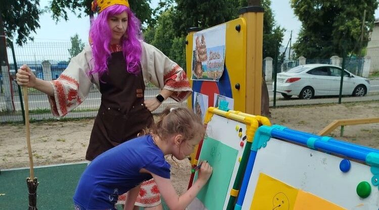 В гости к дошкольникам Жуковки заглянула… Баба Яга