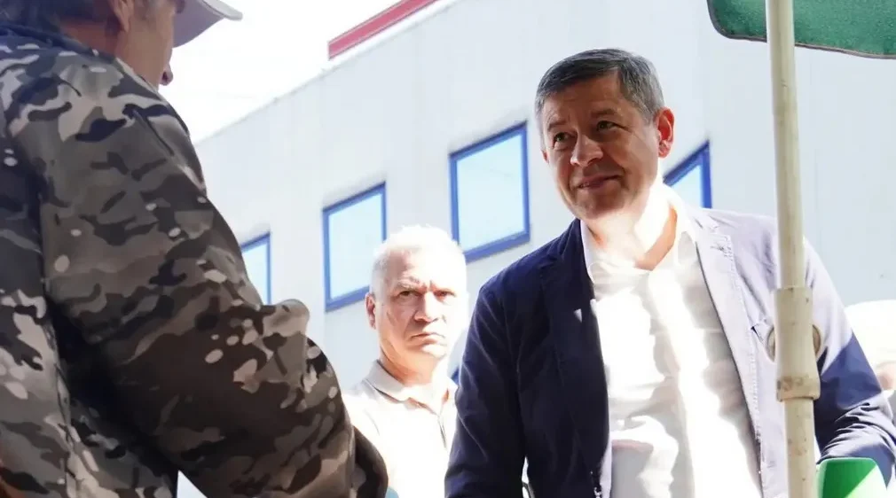 Врио губернатора Брянщины Егор Ковальчук побывал на ярмарке выходного дня
