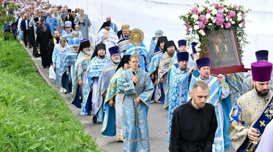 В Брянске состоялся крестный ход в честь Свенской иконы Богородицы