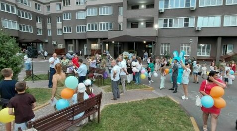 Дружные соседи в Брянске устроили праздник двора