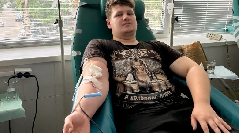 Почетный донор Брянской области приобщает к донациям сына