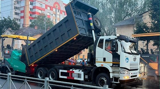В Брянске капитально ремонтируют участок дороги на улице Советской