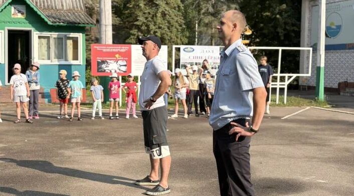 В брянском детском лагере «Синезерки» прошла «Зарядка со стражем порядка»