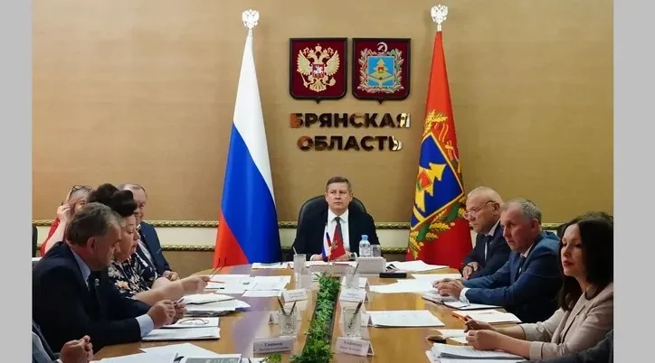 В Брянской области реагируют на обращения жителей и развивают транспортную систему