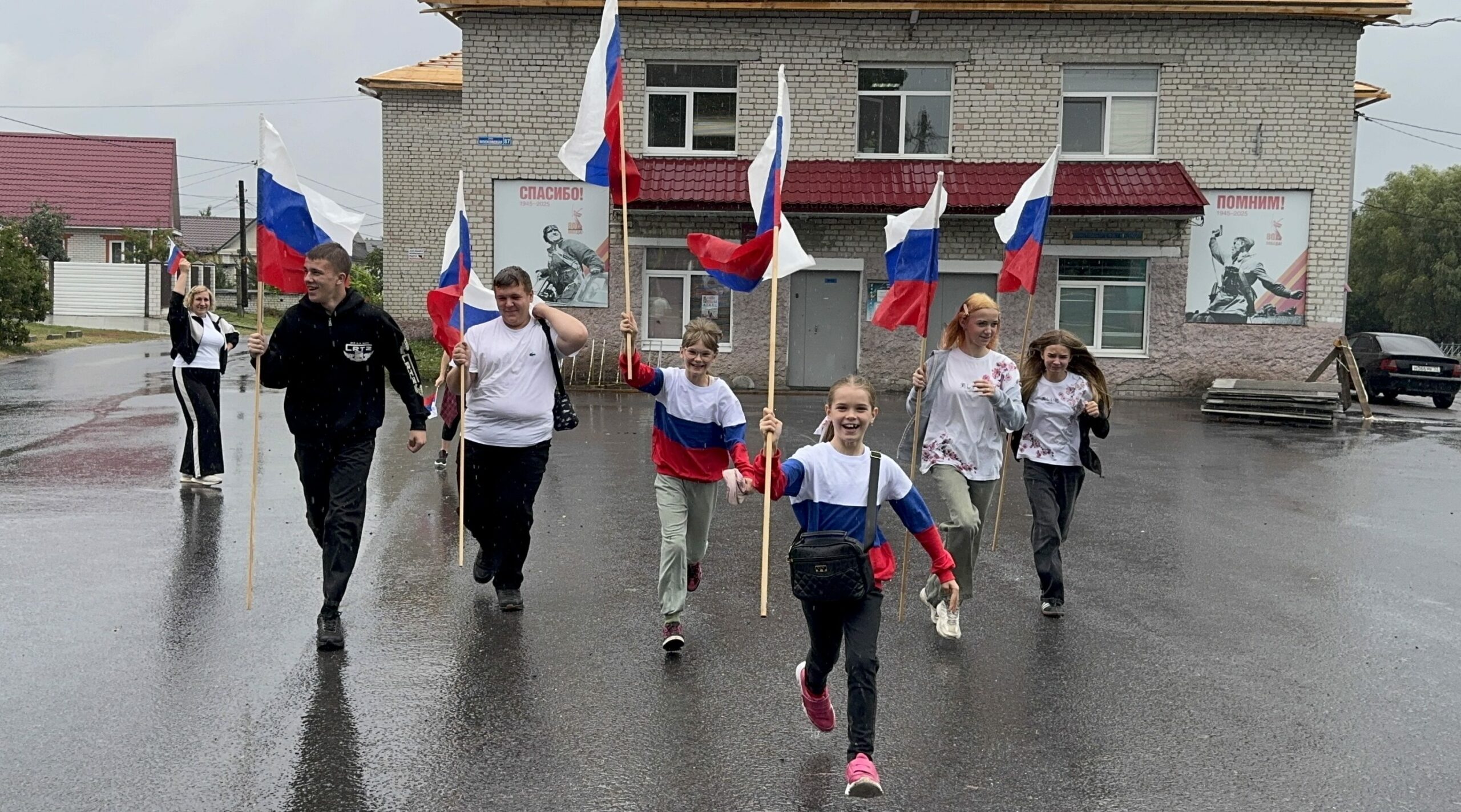 Триколор в каждом деле: как Супонево встретило День флага России