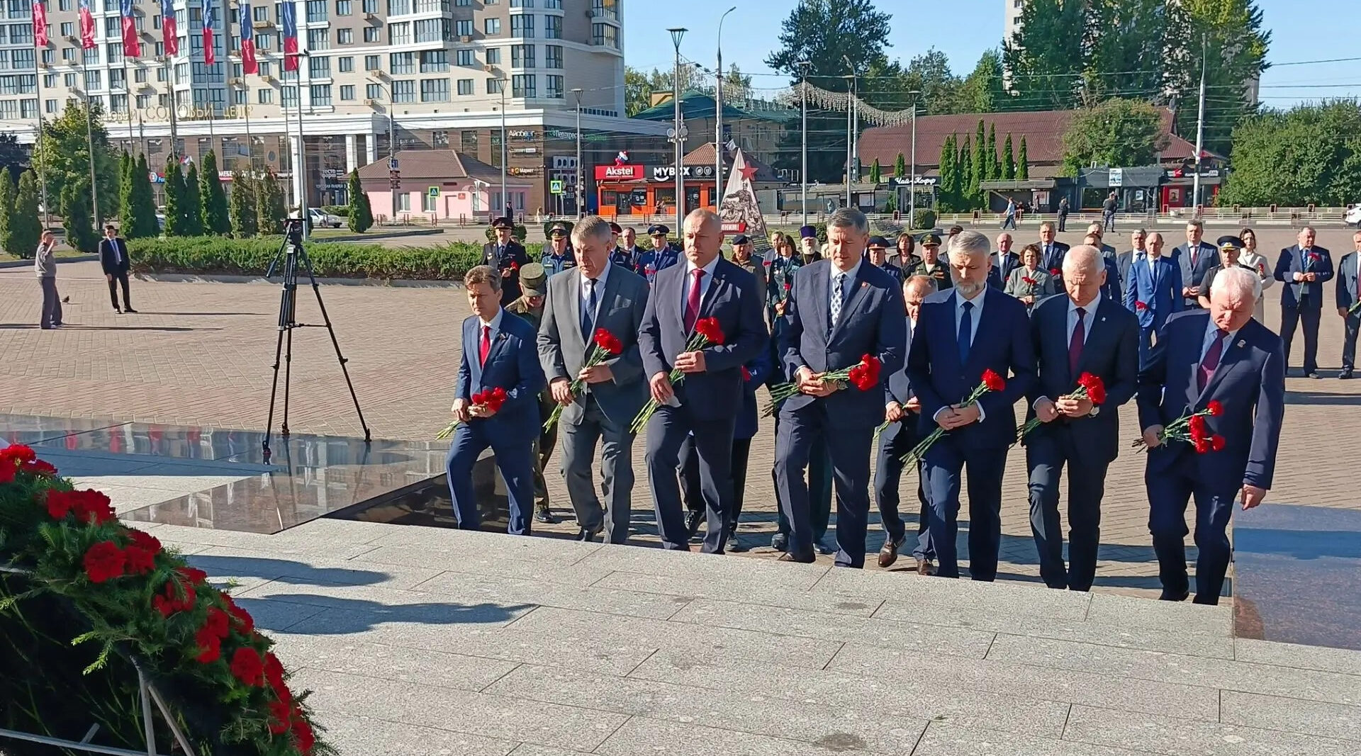В Брянске почтили память героев в день освобождения