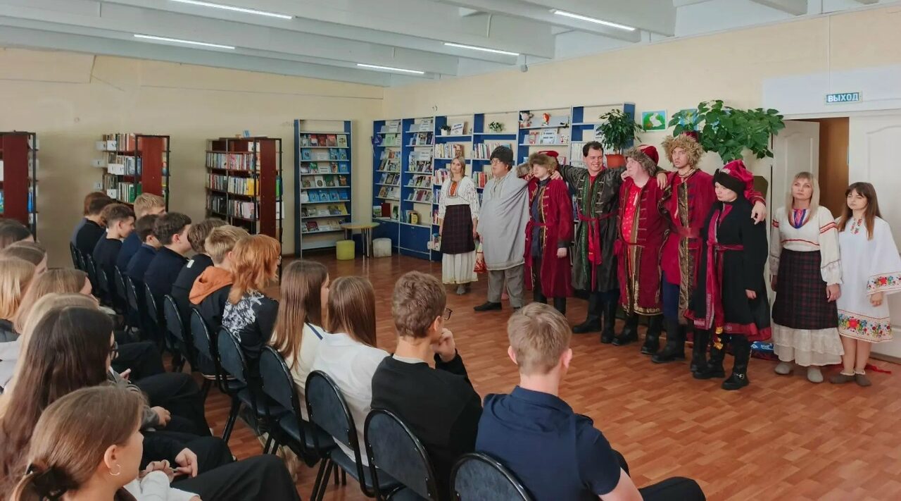 Постановку «Житие Ермака. Как Сибирь взял с дружиною своею» показали школьникам Брянска