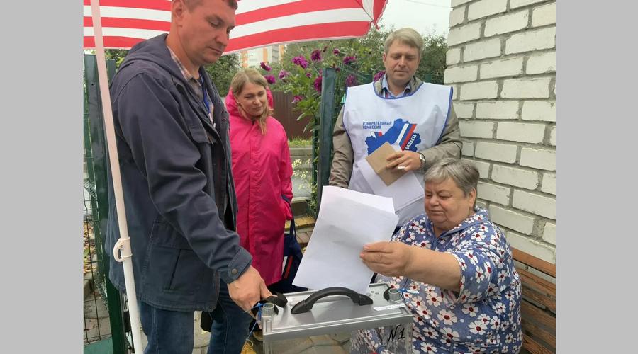 В Брянске старшее поколение активно голосует