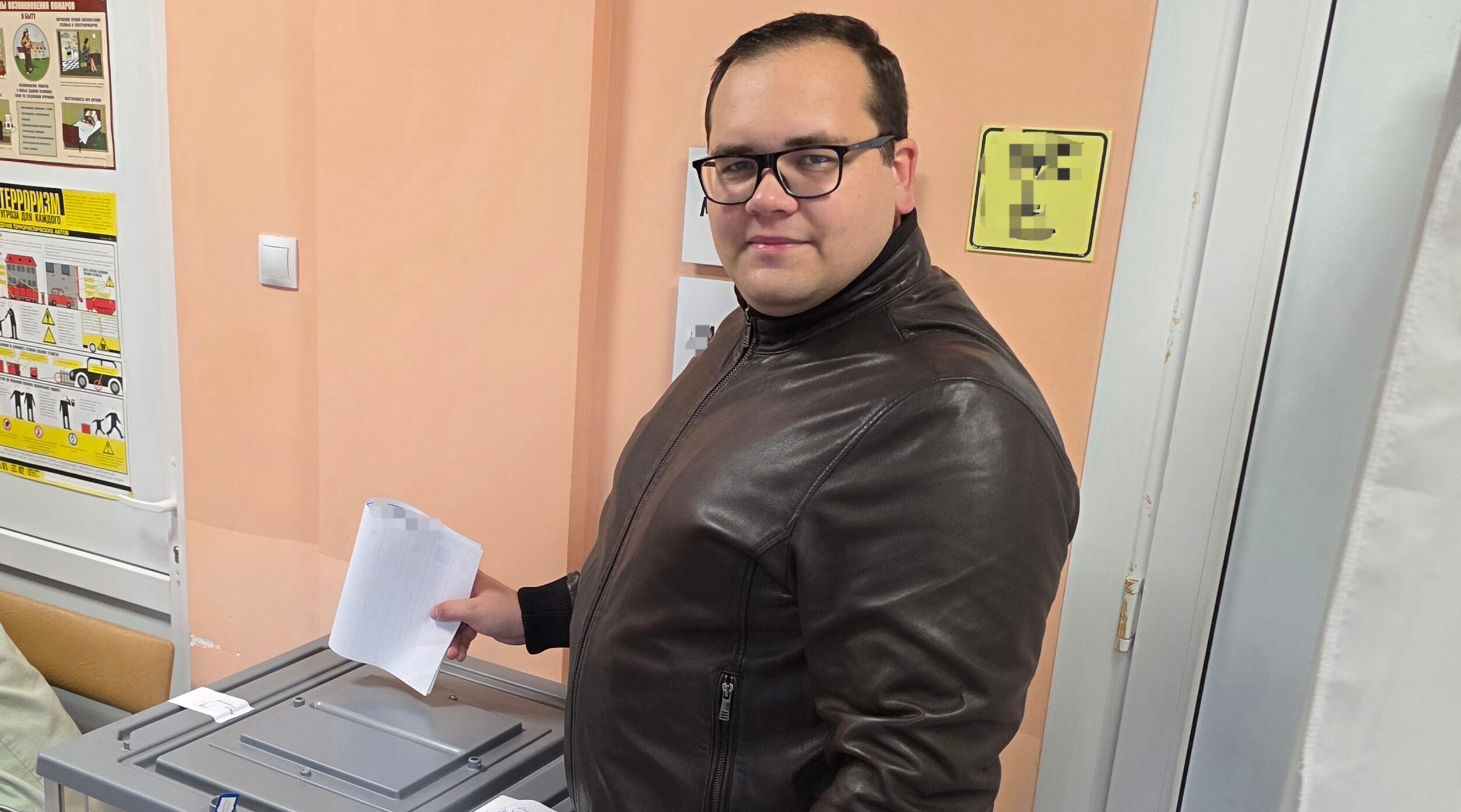 На УИКе в Фокинском районе Брянска голосуют инженеры