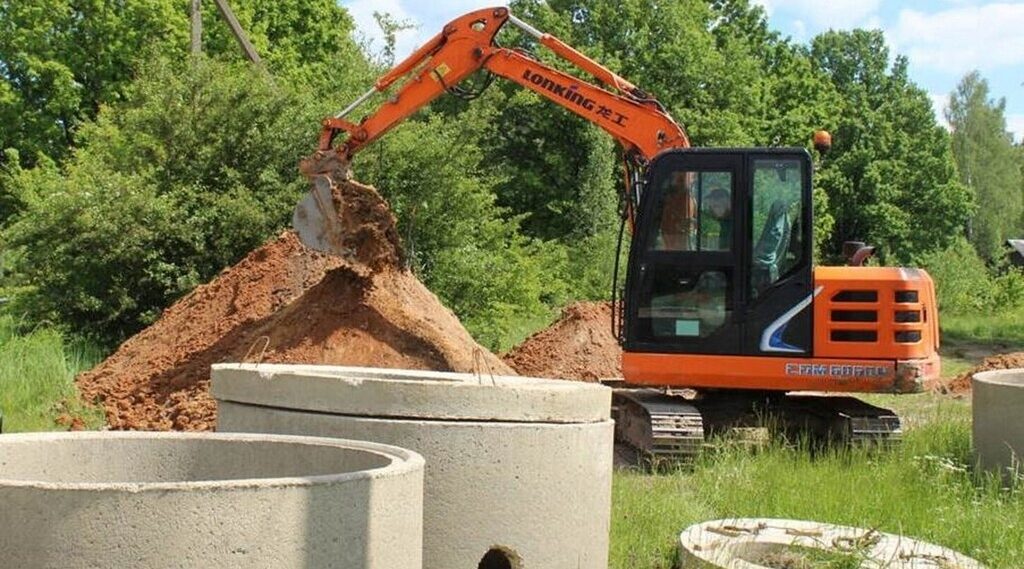 В Клетне продолжаются работы по ремонту водопроводных сетей