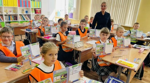 Клинцовских школьников научили выстраивать безопасный маршрут от дома до школы и обратно