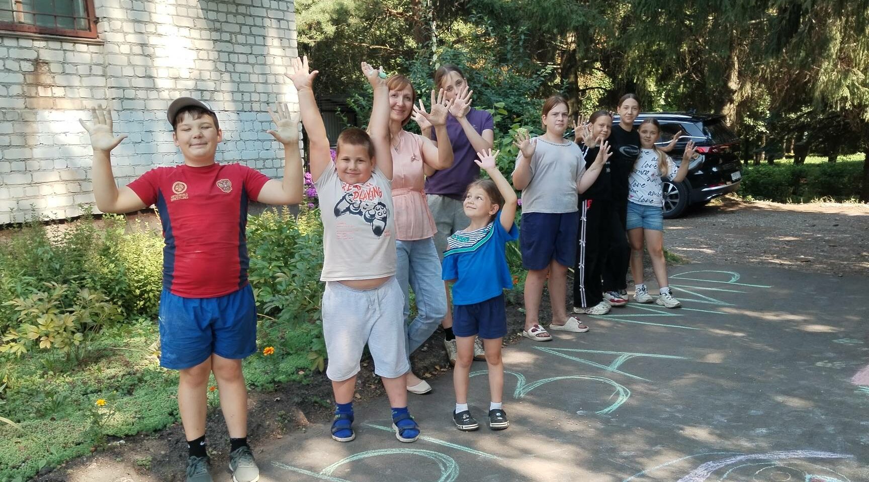 Конкурс рисунков на асфальте провели сотрудники Первомайской библиотеки