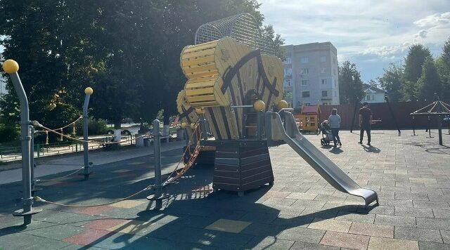 В городе Сельцо Брянской области в рамках проекта благоустроена детская игровая площадка