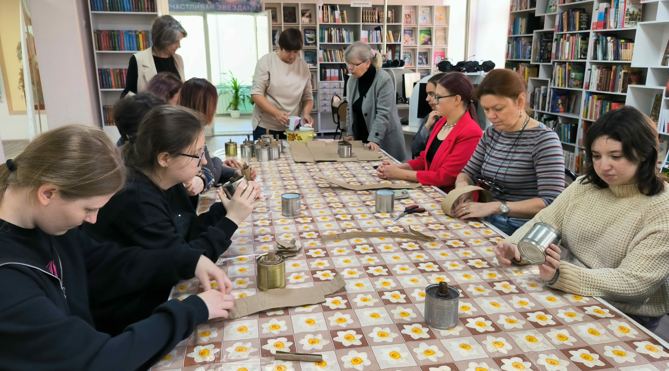 Патриотический мастер-класс «Окопная свеча» прошёл в детской библиотеке № 5 Брянска