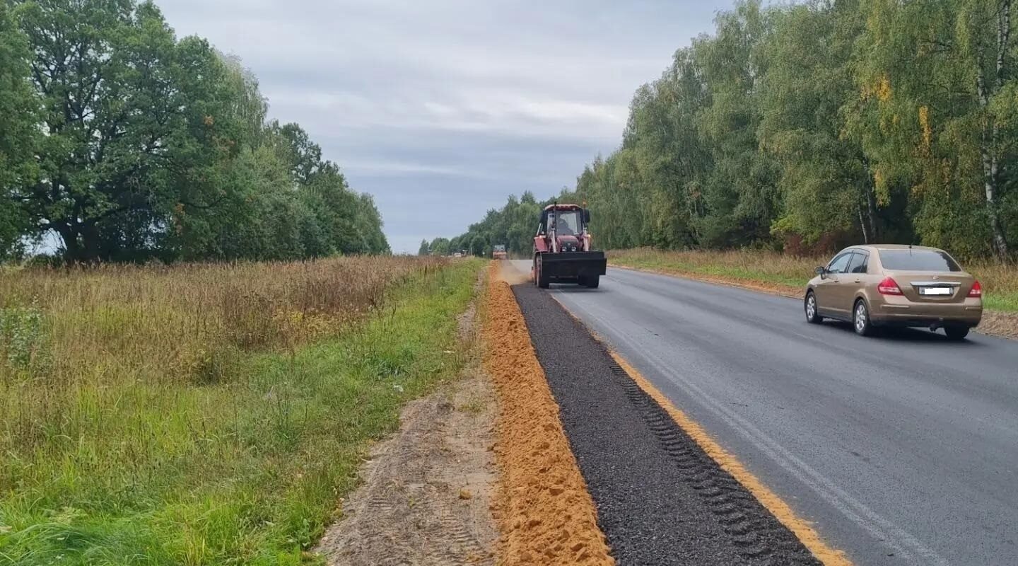 В Брянской области по нацпроекту ремонтируют участок автодороги «Брянск – Смоленск» – Жуковка