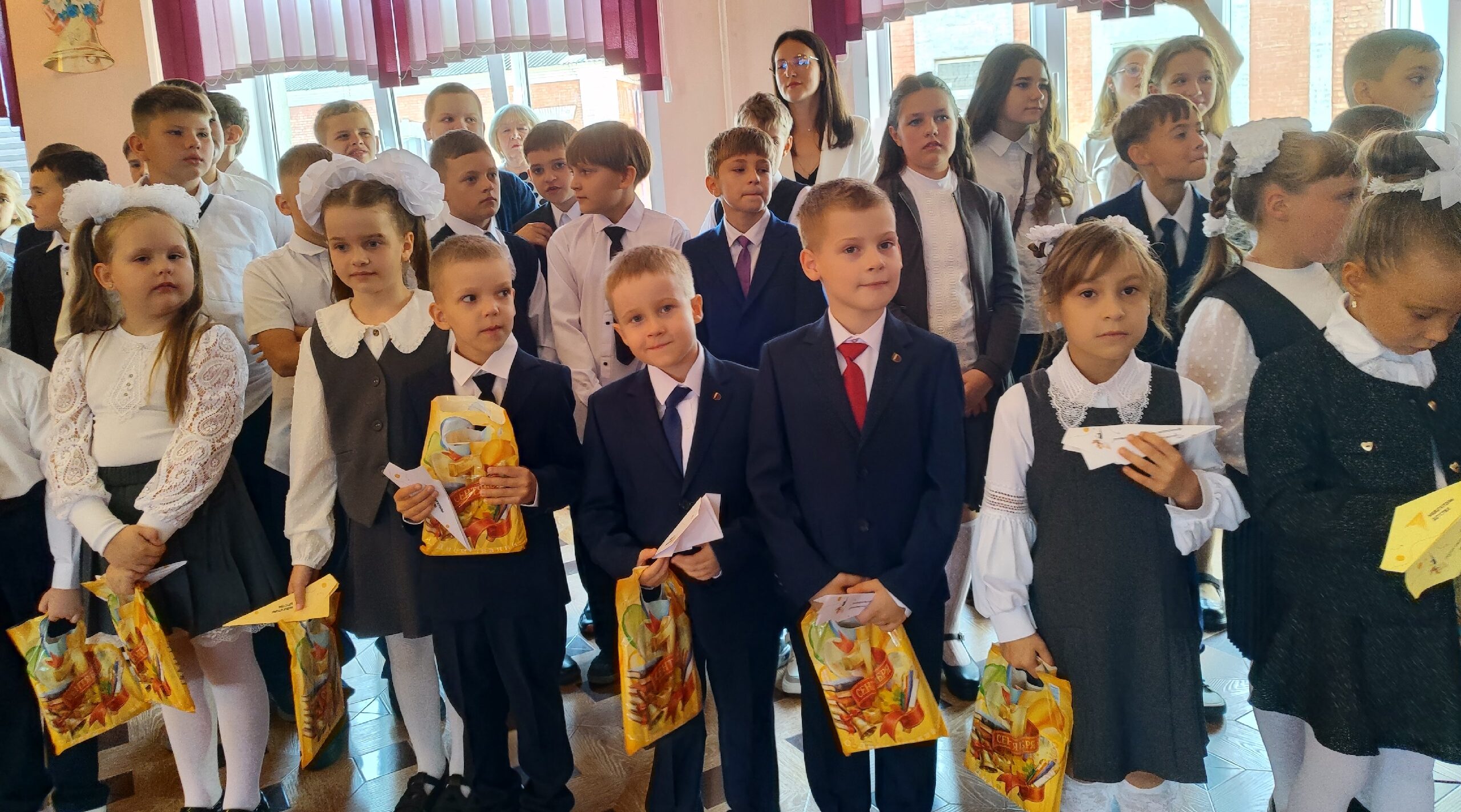 В брянской средней школе №14 прозвенел первый звонок