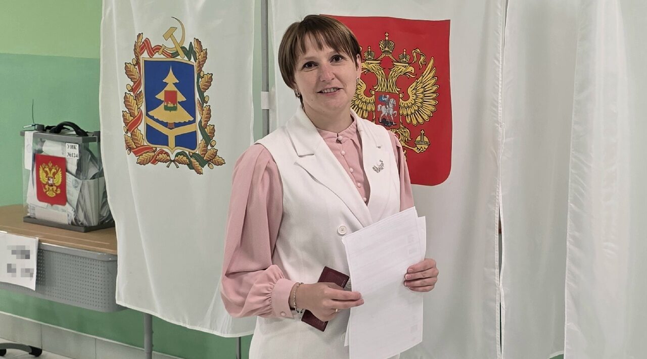 Брянские педагоги приходят на избирательные участки