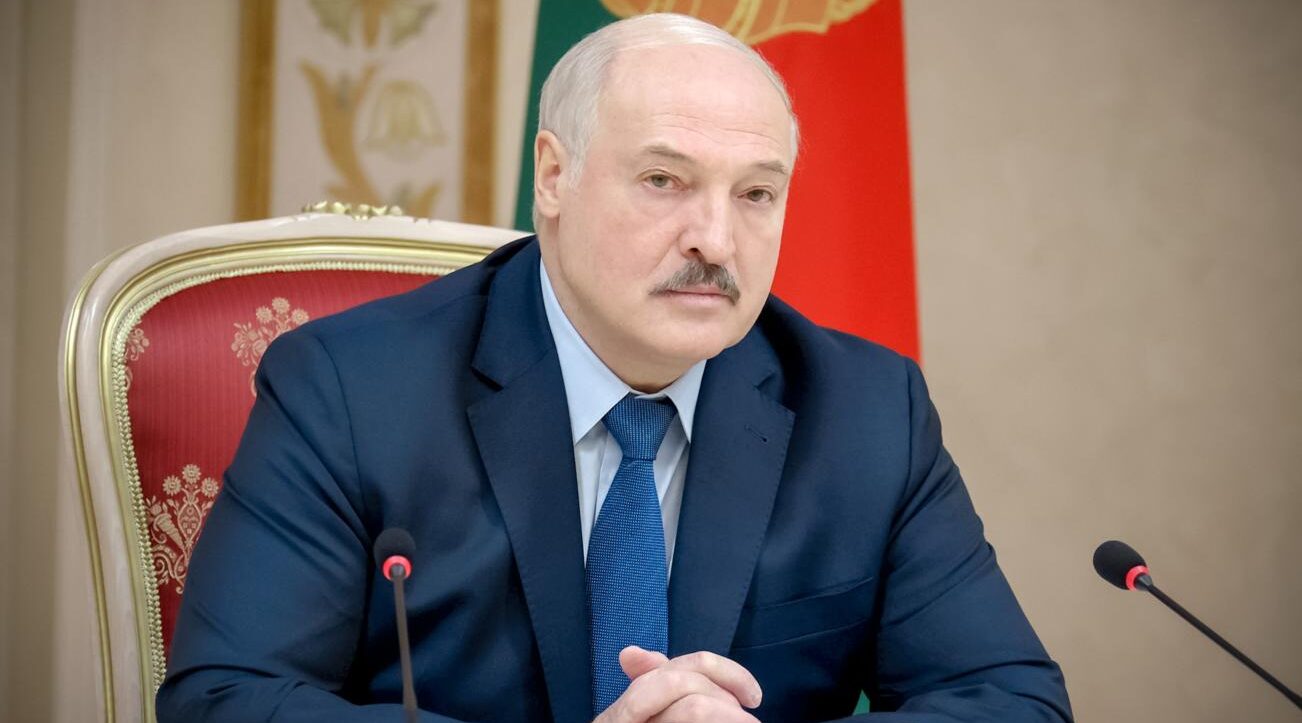 Лукашенко поблагодарил брянского губернатора за помощь белорусам после атак БПЛА
