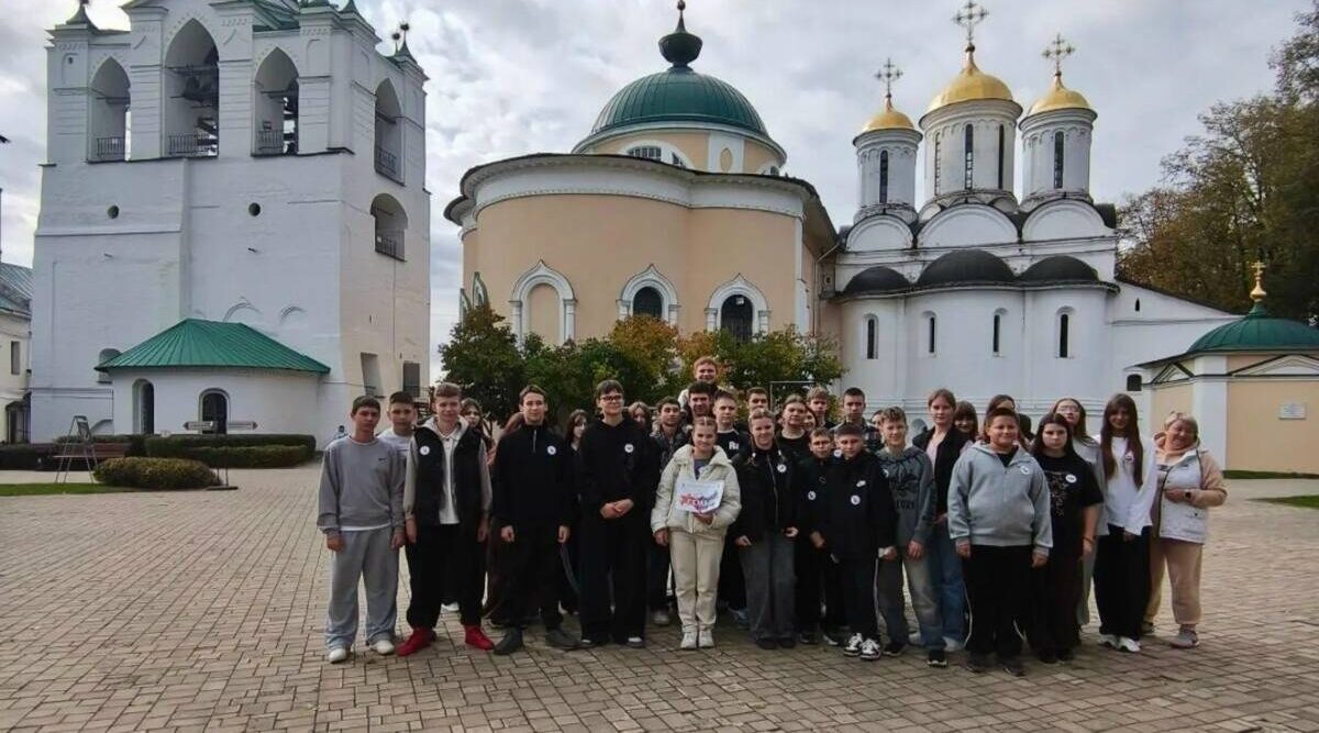 Воспитанники Стародубского казачьего кадетского корпуса совершили поездку по «Золотому кольцу Руси»